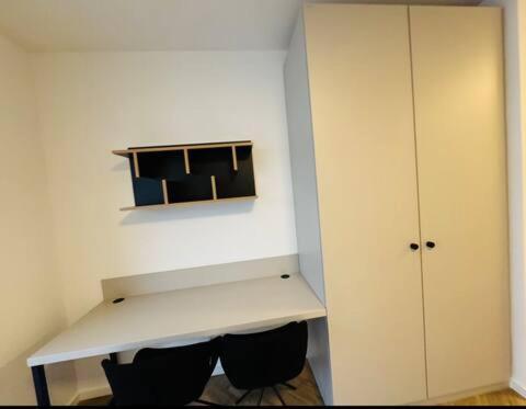 Apartment Modernes Apartment, Perfekte Lage In Berlin-adlershof Berlin